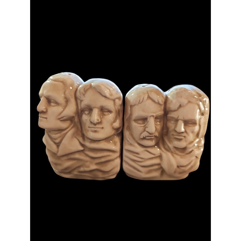 Cracker Barrel Mount Rushmore salt and pepper shakers
